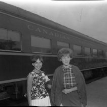 Exchange Students Meet Outside the CNR